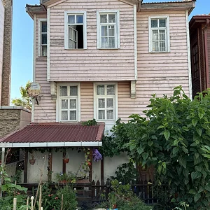 Bahçeli müstakil ahşap ev